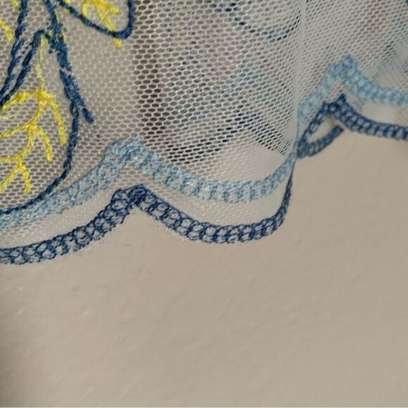 Chico's Floral Mesh Embroidered Jacket in Alabaster Size O or Small/4 - Picture 6 of 10